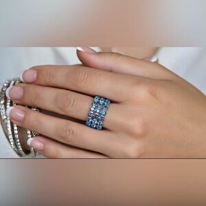 This & That bright blue cz stones in a silver plate stretch ring 💍💙💙